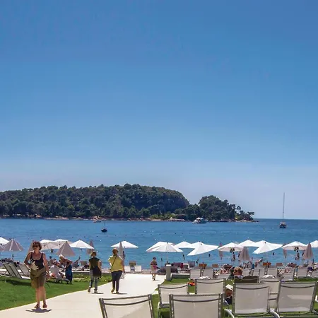 Semesterbostad Cozy In With Outdoor Swimming Pool Rovinj