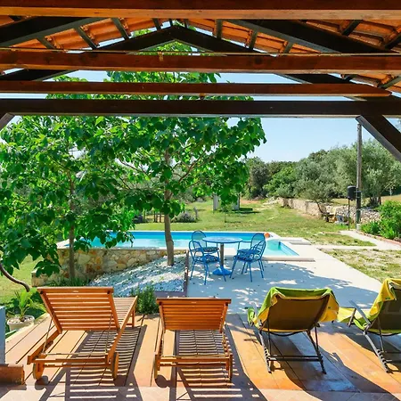Cozy In With Outdoor Swimming Pool Dom wakacyjny *