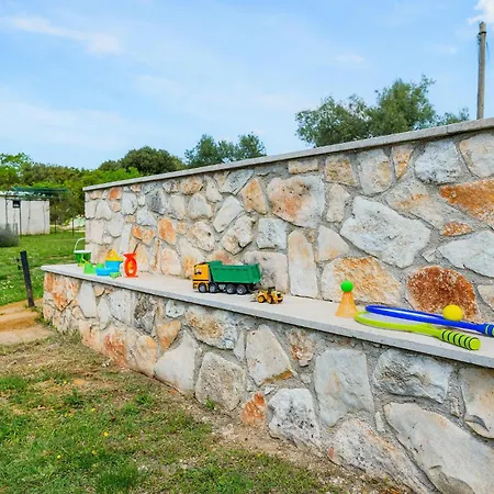 Cozy In With Outdoor Swimming Pool Dom wakacyjny Rovinj